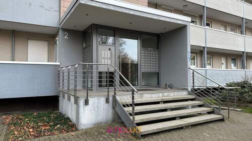 Eingangsbereich Wohnanlage - 3 Zimmer Etagenwohnung zum Kaufen in Braunschweig