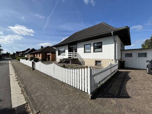 Vorgarten - 4 Zimmer Einfamilienhaus zum Kaufen in Wunstorf / Großenheidorn