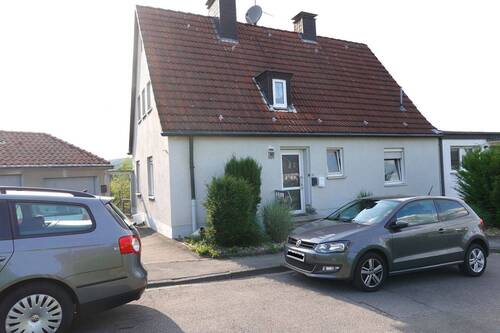 Frontseite mit Straße.jpg - PREISSENKUNG! Sie suchen ein neues Heim in Garenfeld? Bitte schauen Sie hier!