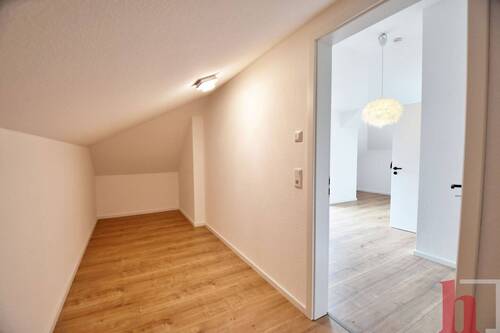 Ankleidezimmer - Hochwertige 2-Zimmer-Maisonette-Wohnung mit zwei Balkonen
