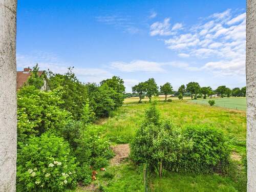 Außenansicht auf Wiese im Obergeschoss - 