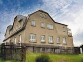 Hausansicht - 6 Zimmer Mehrfamilienhaus, Wohnhaus in Treuen