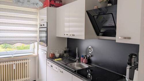 Küche mit Fenster - 4 Zimmer Etagenwohnung zum Kaufen in Schwandorf