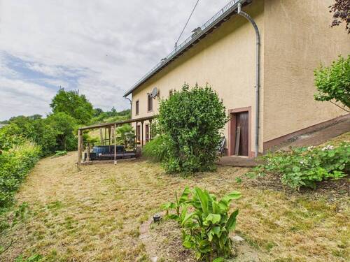 Hausrückseite - Gemütliches Einfamilienhaus mit schönem großen Garten! L - Vianden 10min!