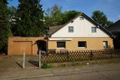 Hausansicht Straßenseite - Berlin-Wittenau: Familiengerechtes Einfamilienhaus mit großem Garten