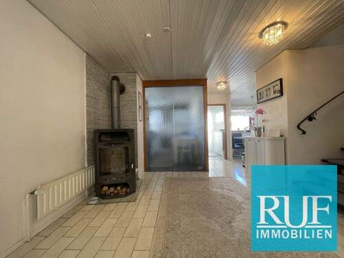 Flur - 4 Zimmer Reihenmittelhaus in Pforzheim