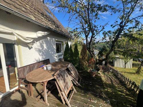 Rückansicht mit Terrasse - 