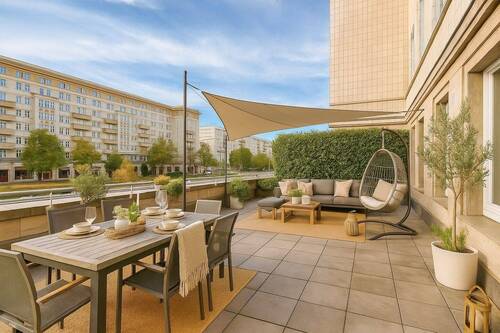 Terrasse (visualisiert) - Fantastische 4-Zimmer-Wohnung mit 70 Quadratmeter großen Terrasse im Architekturdenkmal
