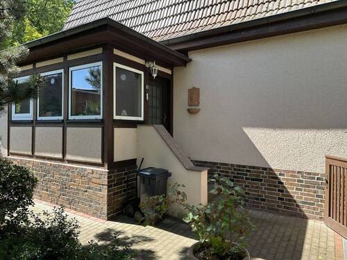 Hauseingang - 6 Zimmer Einfamilienhaus in Bernburg
