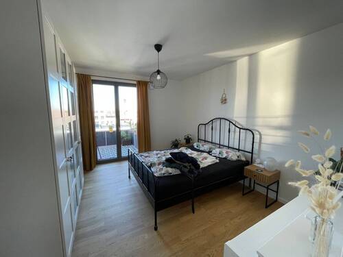 Helles Schlafzimmer mit Balkon - Etagenwohnung mit 76,50 m&sup2; in Bamberg zur Miete