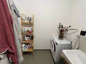 Badezimmer mit Waschmaschine - 