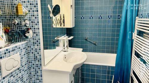 Badezimmer mit Wanne - Etagenwohnung mit 62,00 m&sup2; in Bergisch Gladbach zum Kaufen