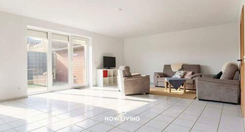 Wohnzimmer - 6 Zimmer Doppelhaushälfte zum Kaufen in Neustadt am Rübenberge