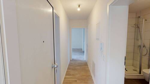 Eingang und Flur - 2 Zimmer Etagenwohnung zur Miete in Leonberg