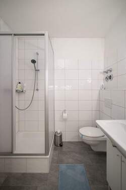 Badezimmer mit Dusche - 
