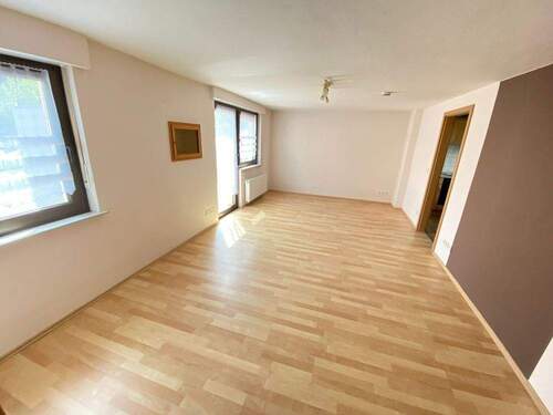 Wohnzimmer - 2 Zimmer Etagenwohnung zur Miete in Dernbach