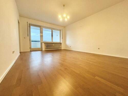 Wohnzimmer - 1 Zimmer Etagenwohnung zum Kaufen in Altötting