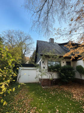 Ansicht Haus mit Garage - 