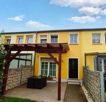 Modernes Reihenmittelhaus mit Terrasse, Fußbodenheizung und Erdwärmepumpe - zentral in Delitzsch