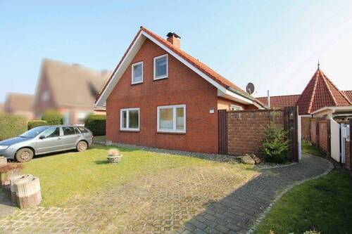 Eingangsbereich - untere Wohnung - 8 Zimmer Mehrfamilienhaus, Wohnhaus zum Kaufen in Cadenberge
