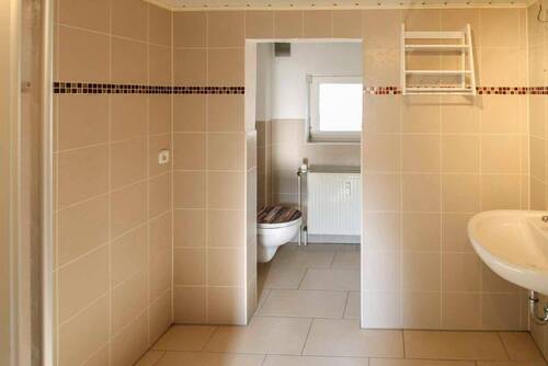 Badezimmer EG - Mehrfamilienhaus, Wohnhaus in Cadenberge zum Kaufen