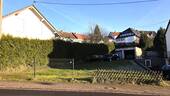 Ansicht von der Straße aus. Separat zu erwerbendes Grundstück - 