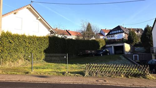 Ansicht von der Straße aus. Separat zu erwerbendes Grundstück - 