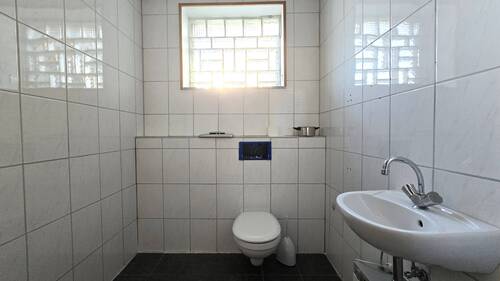 EG WC - 