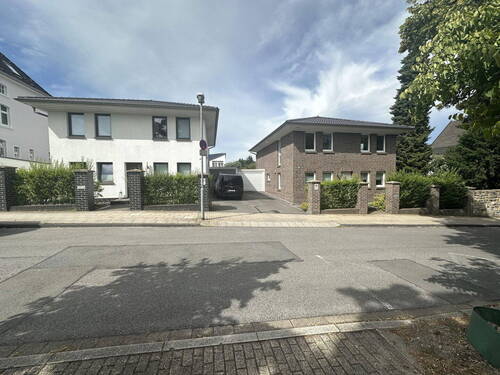 Straßenseite Haus Option B + A - 7 Zimmer Einfamilienhaus zum Kaufen in Essen