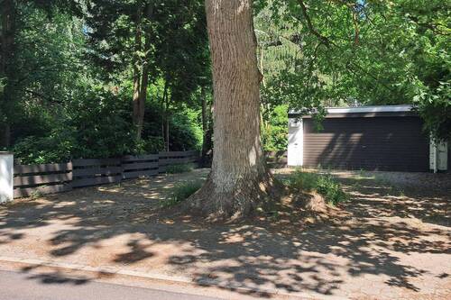 und Garage bebaut - 