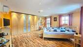 OG: Hauptschlafzimmer m. Klimaanlage - 
