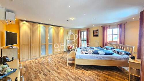 OG: Hauptschlafzimmer m. Klimaanlage - 