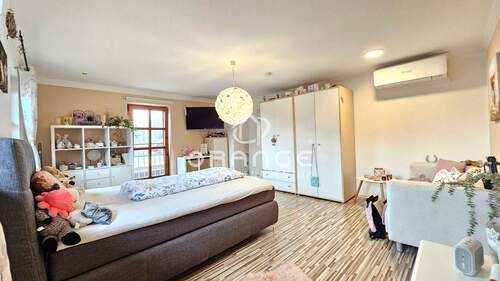 OG: Kinderimmer m. Klimaanlage - 