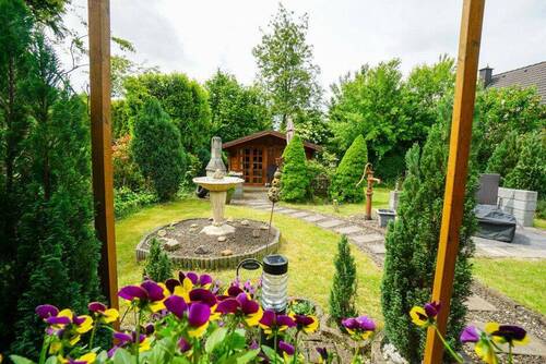 ... mit Blick in den Garten - 