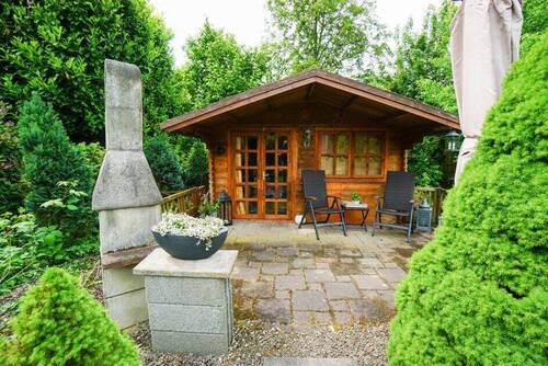 Grillplatz und Gartenhaus - 