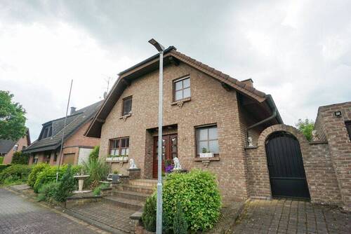 ... in ruhiger Lage - 4 Zimmer Einfamilienhaus zum Kaufen in Alpen