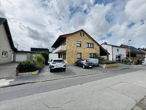 Parkfläche für PKW´s + WoMo - 8 Zimmer Einfamilienhaus in Aldenhoven