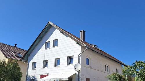 Außenansicht.JPG - Zentral gelegenes Zweifamilienhaus in Geisenhausen