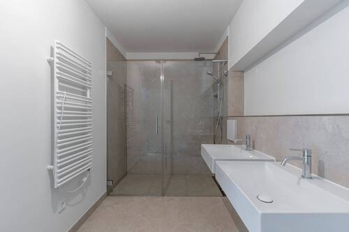 Bad mit Dusche - 2 Zimmer Etagenwohnung zum Kaufen in München