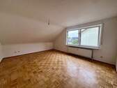 Wohnzimmer - Charmante Dachgeschosswohnung in ruhiger Lage von Hofheim-Wallau