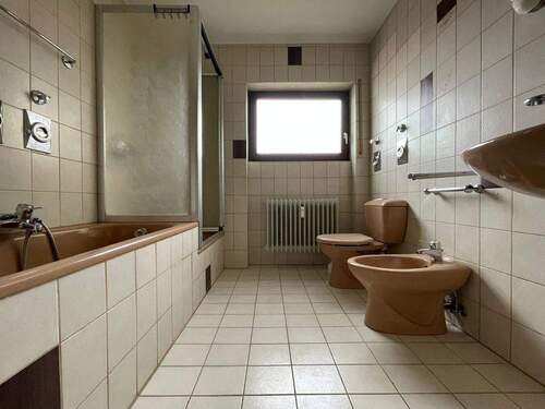 Badezimmer1 - 3 Zimmer Etagenwohnung in Rastatt