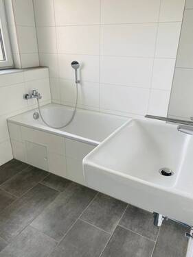Badezimmer (2) - Etagenwohnung mit 98,30 m&sup2; in Efringen-Kirchen zum Kaufen