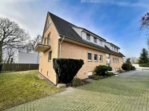 Hausansicht - 3 Zimmer Etagenwohnung zum Kaufen in Isernhagen