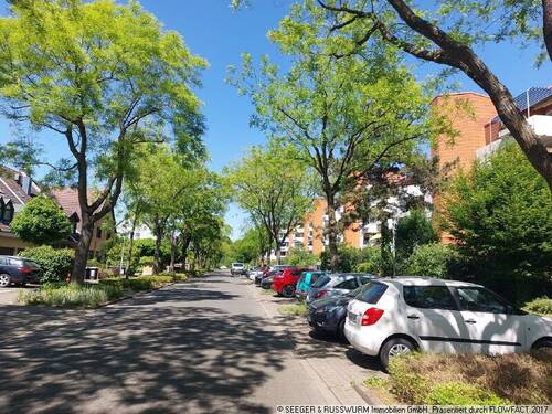 Parkplätze an der Straße - 