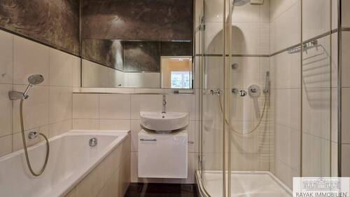 Dusch/Wannenbad - 3 Zimmer Etagenwohnung in Düsseldorf Mörsenbroich