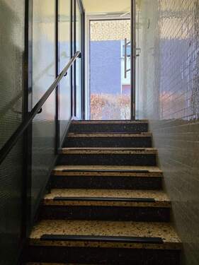 Separater Zugang zu den Bürorä - 