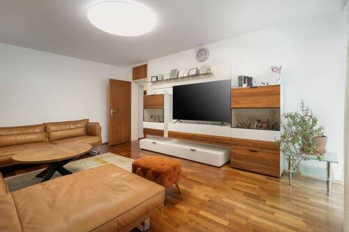 Wohnzimmer - 4 Zimmer Etagenwohnung zum Kaufen in Aschheim