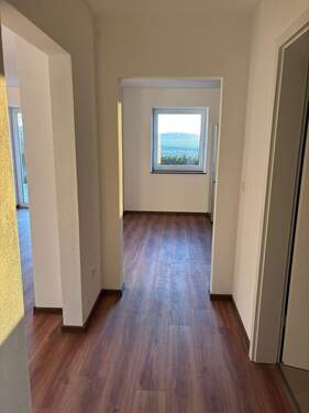 .. Neubau Erstbezug ! - Etagenwohnung mit 100,00 m&sup2; in Kolitzheim zur Miete