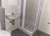 Bad mit Dusche - 