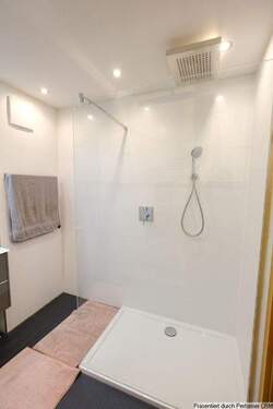 Große Raindance-Dusche im Bad - 